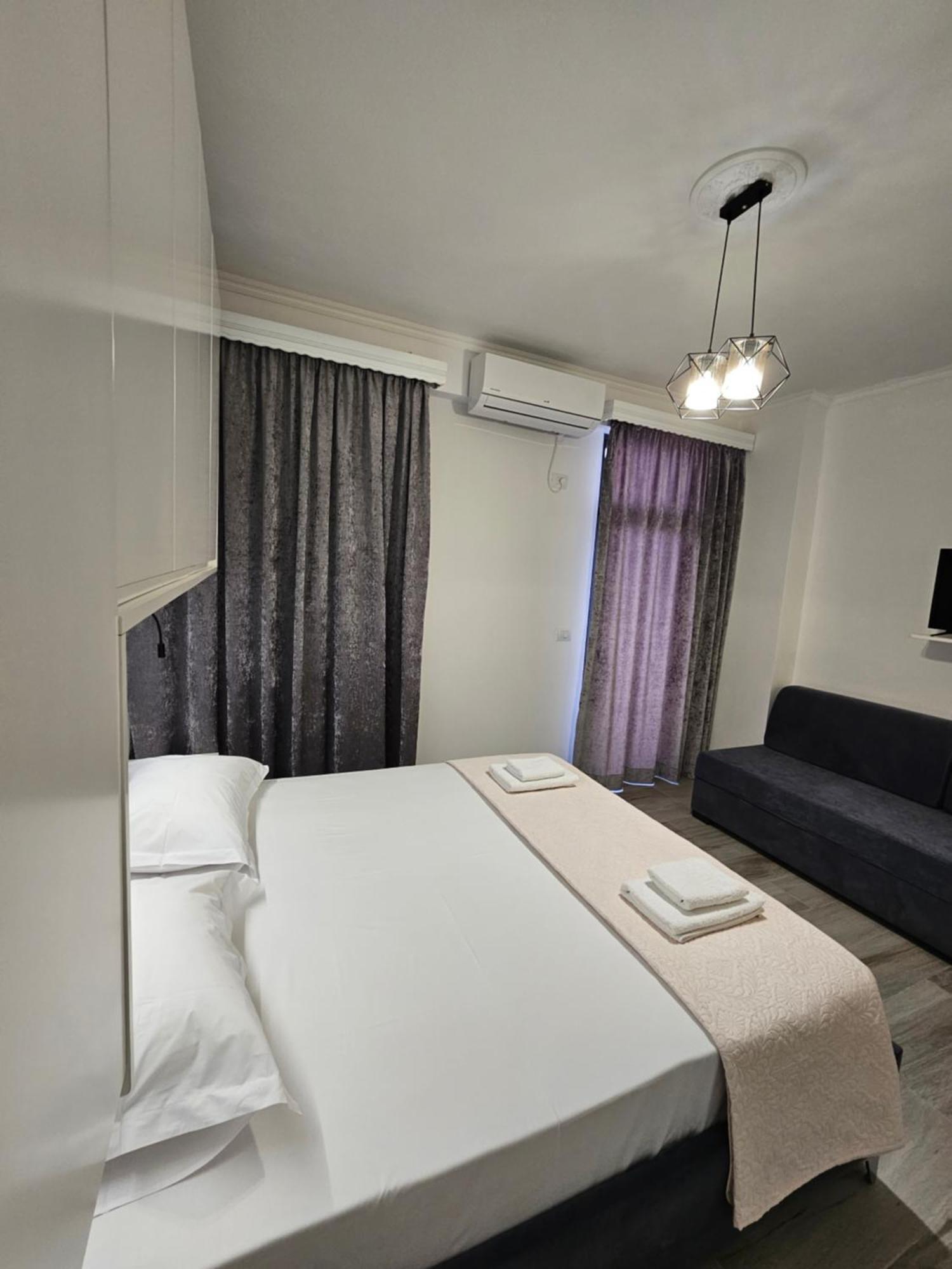 Nora'S Guesthouse ซารานเดอ ภายนอก รูปภาพ
