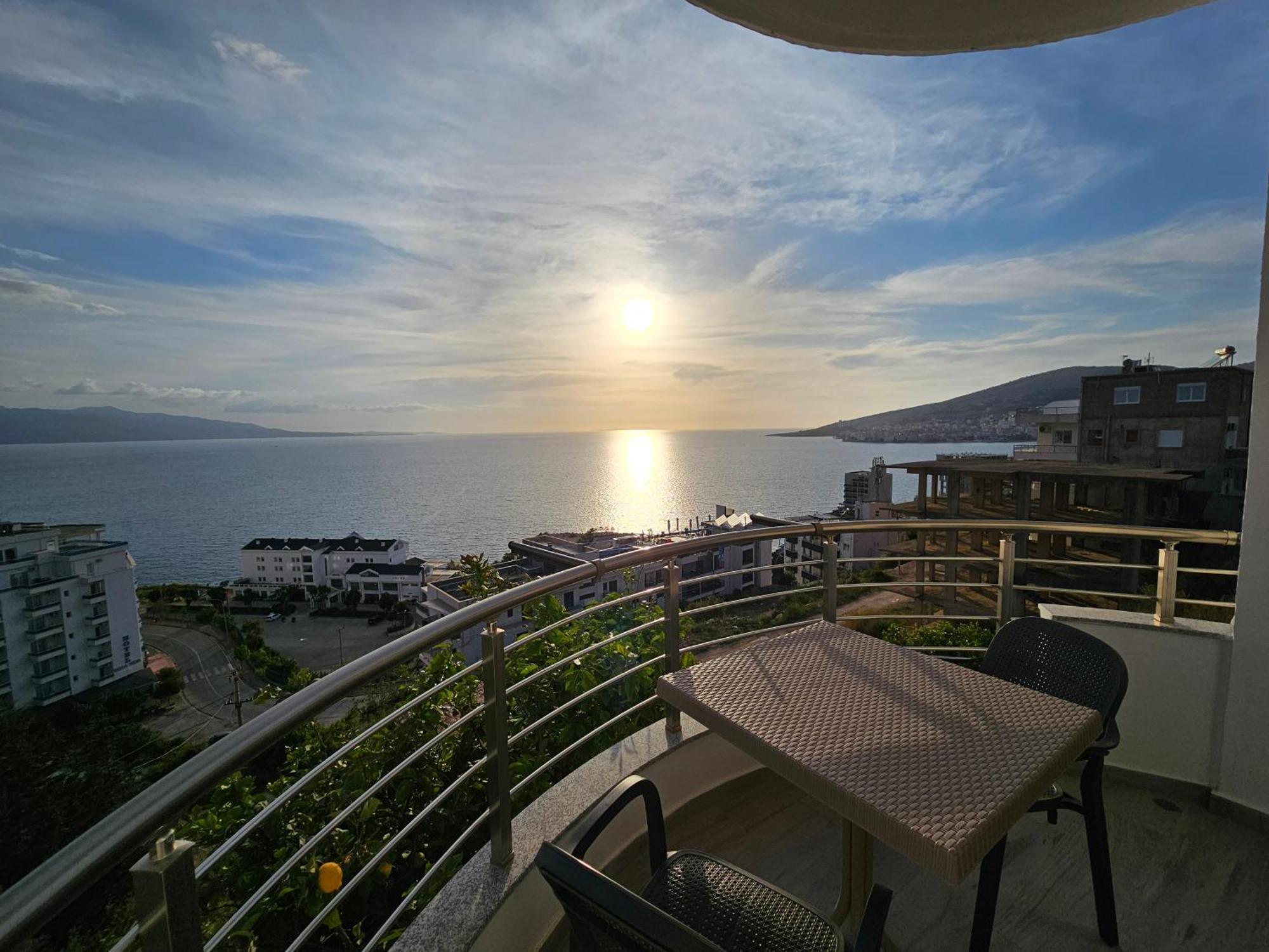 Nora'S Guesthouse ซารานเดอ ภายนอก รูปภาพ