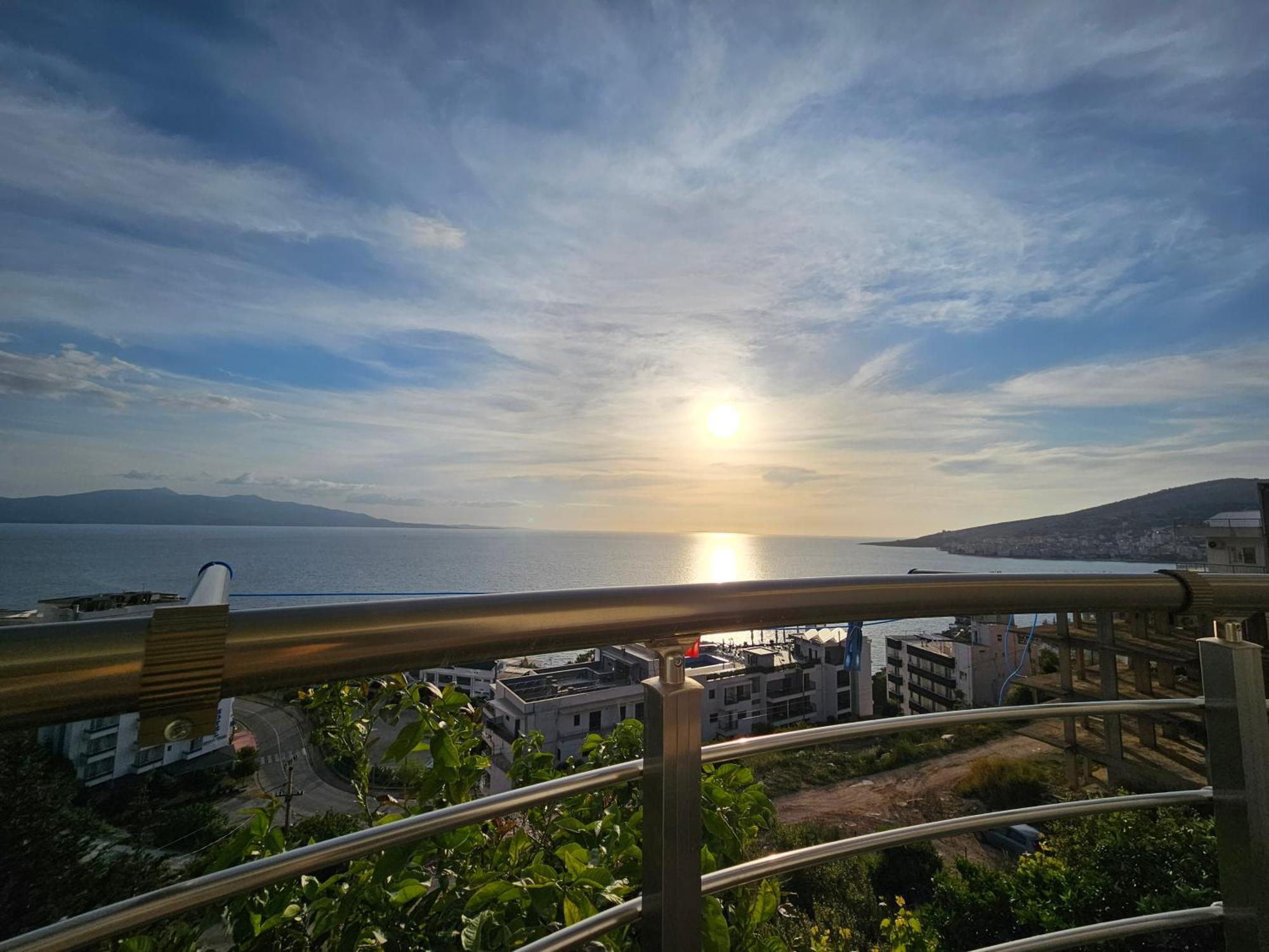 Nora'S Guesthouse ซารานเดอ ภายนอก รูปภาพ