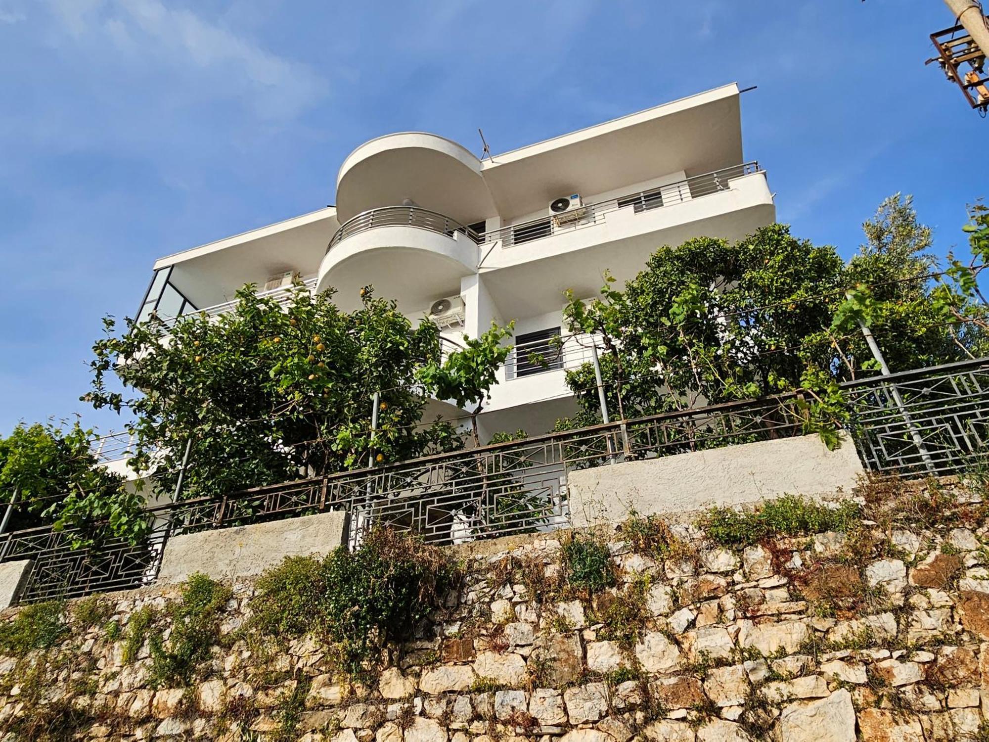 Nora'S Guesthouse ซารานเดอ ภายนอก รูปภาพ