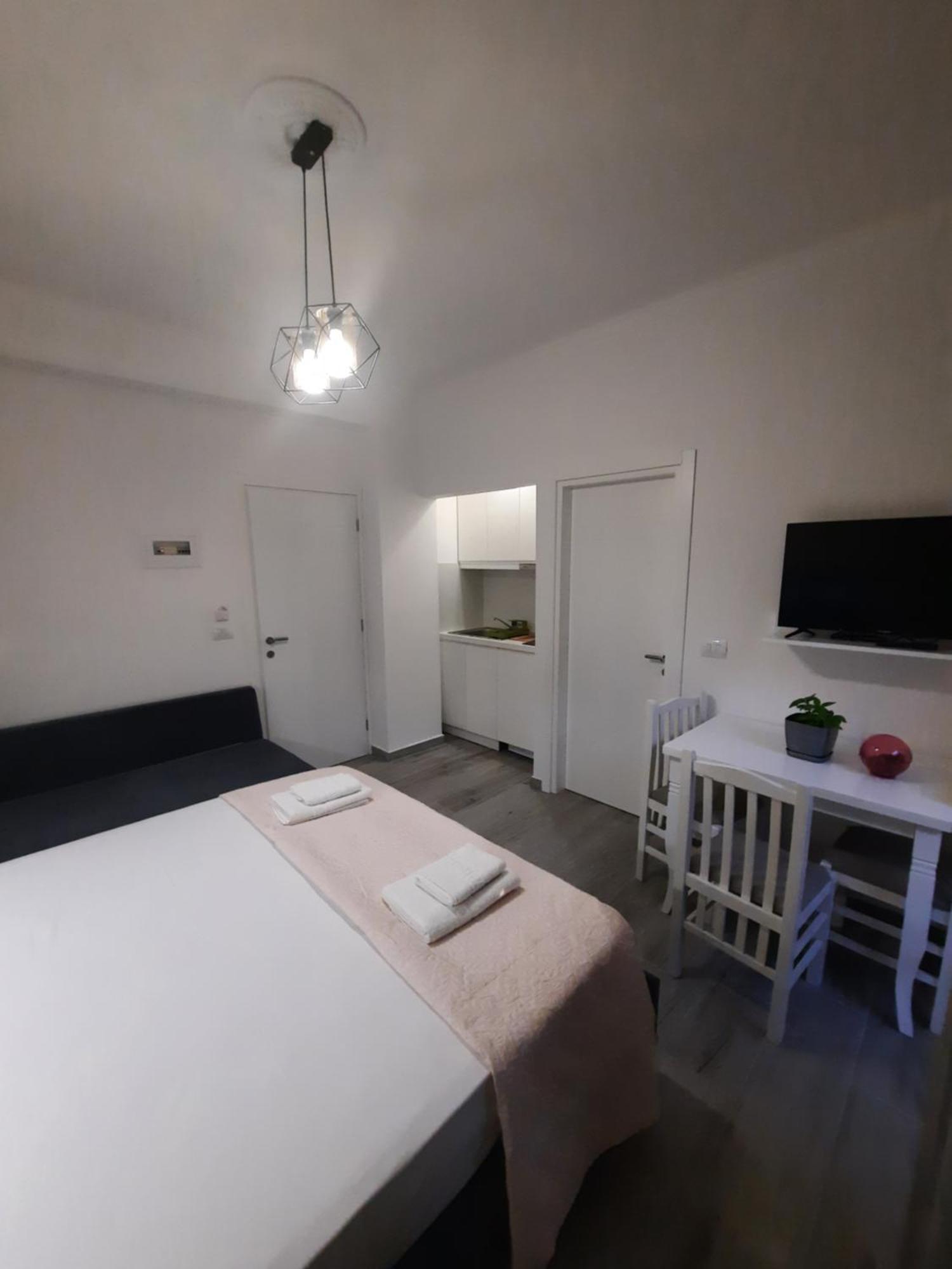 Nora'S Guesthouse ซารานเดอ ภายนอก รูปภาพ